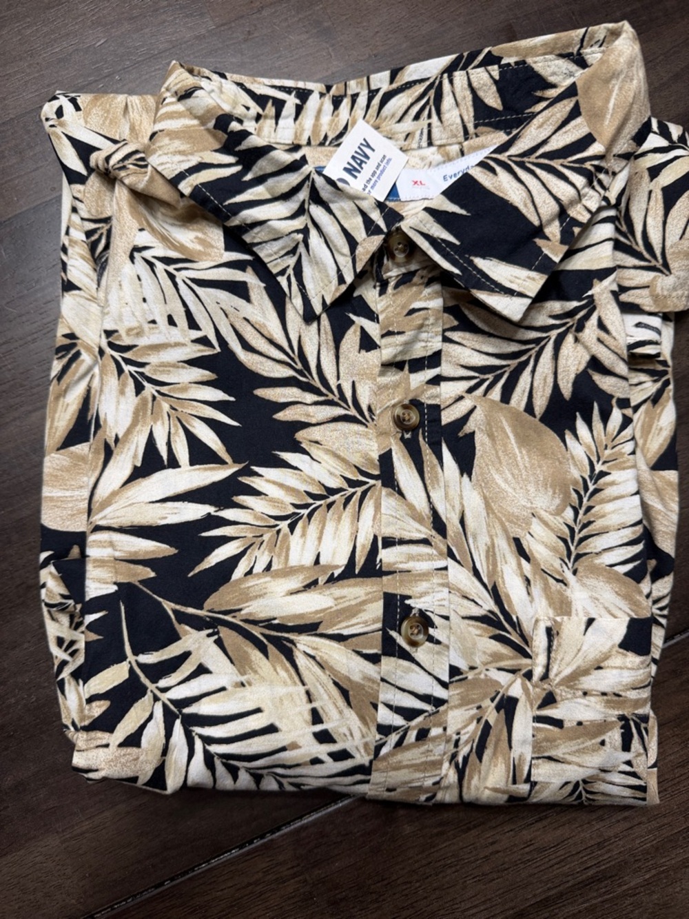 Old Navy Men’s Black and Gold Leaf Print Button-Up Shirt